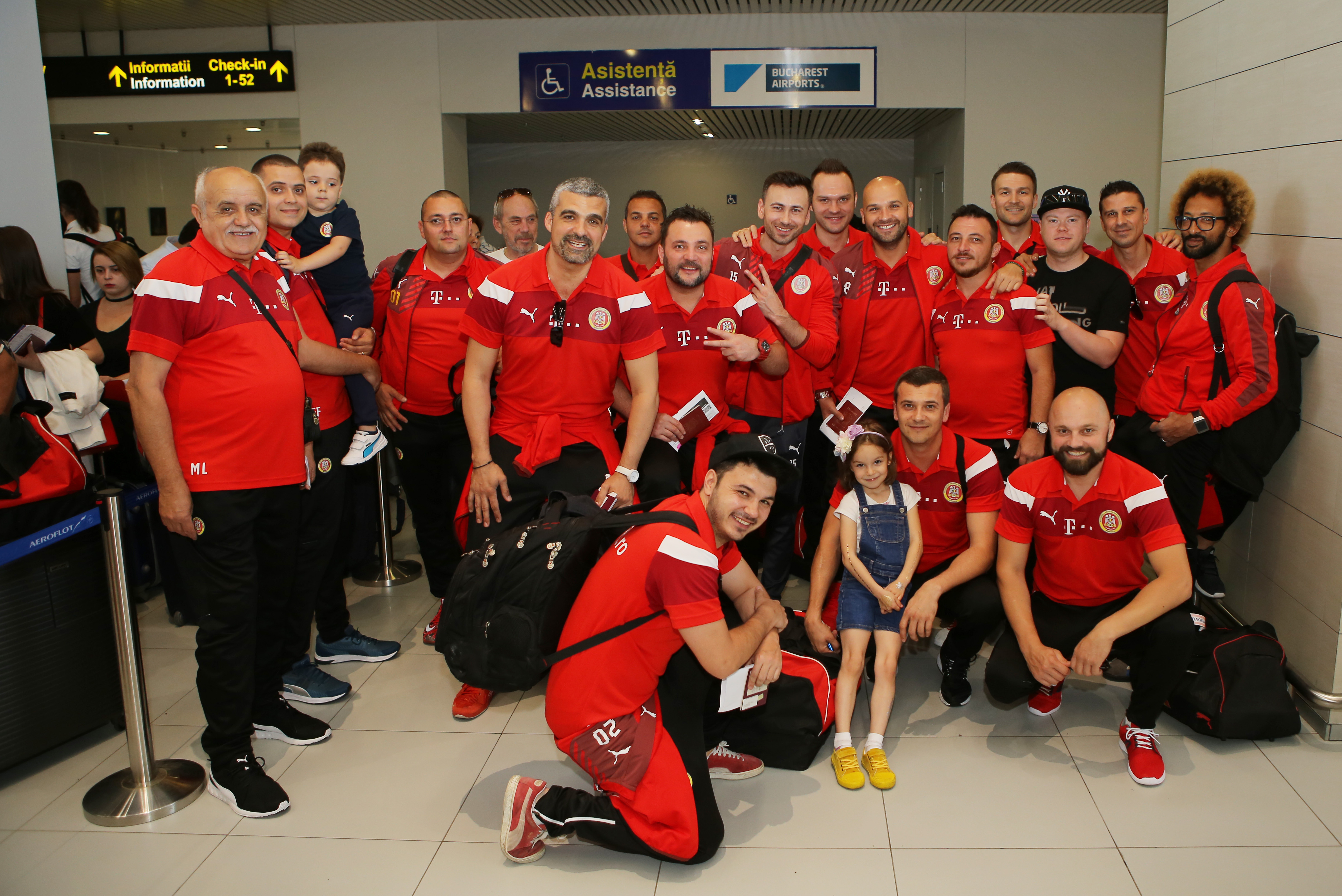 UPDATE. Tricolorii sunt în drum spre Londra. Generaţia de Aur pleacă mâine la Cardiff, acolo unde s-a născut, acum 24 de ani! Superechipă cu 19 eroi pentru finala Ligii Campionilor! FOTO&VIDEO
