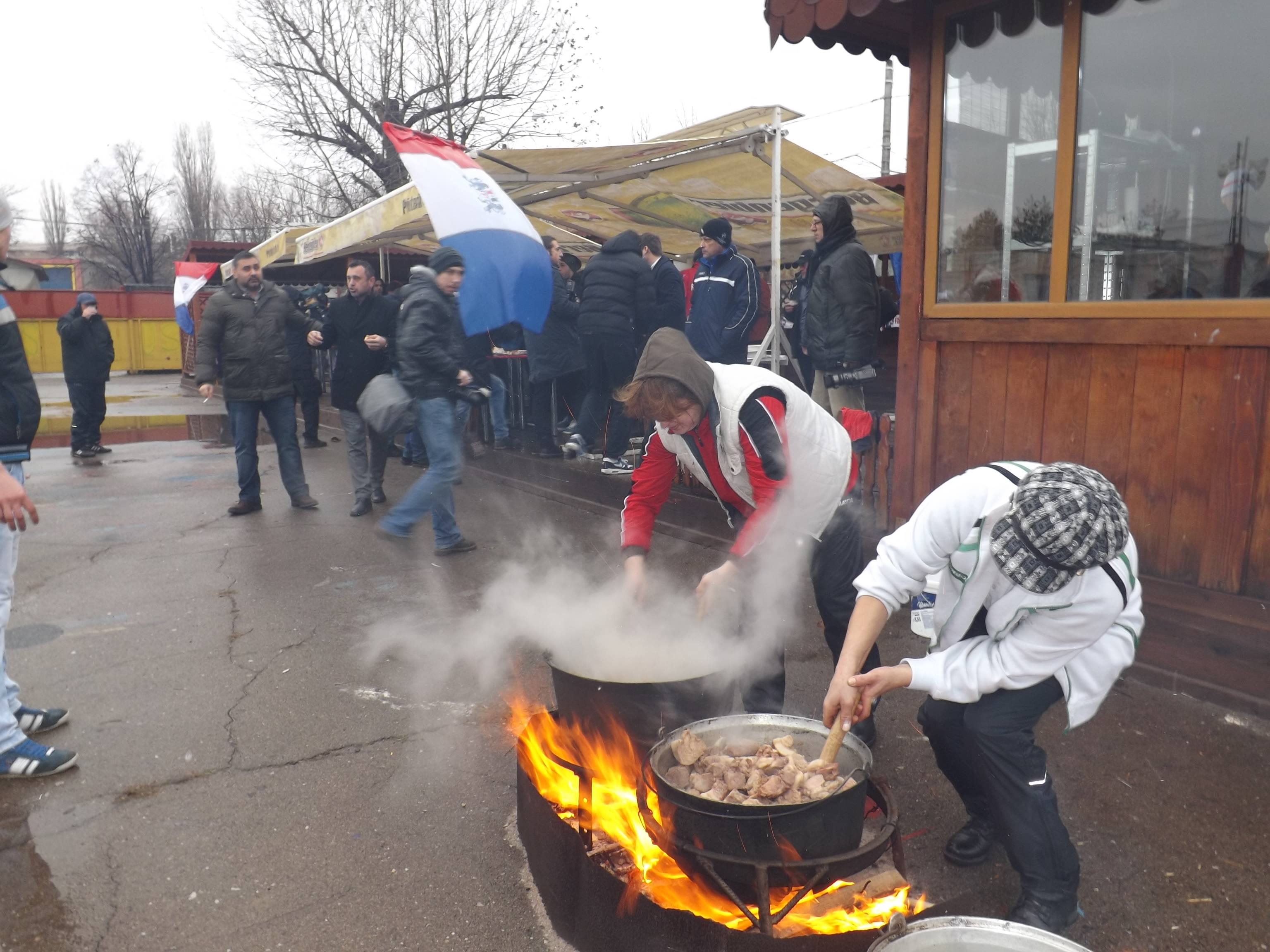Oțelarii au tăiat porcul, dar cu atenție la siluetă! Selymes dă amenzi de 500 euro pe kilogram în plus