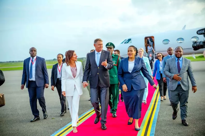 LIBERTATEA A AJUNS ÎN CAPUL VERDE. După aproape 200 de ani, știm cât a costat călătoria lui Darwin în jurul lumii, dar nu știm cât a costat expediția lui Iohannis în Africa