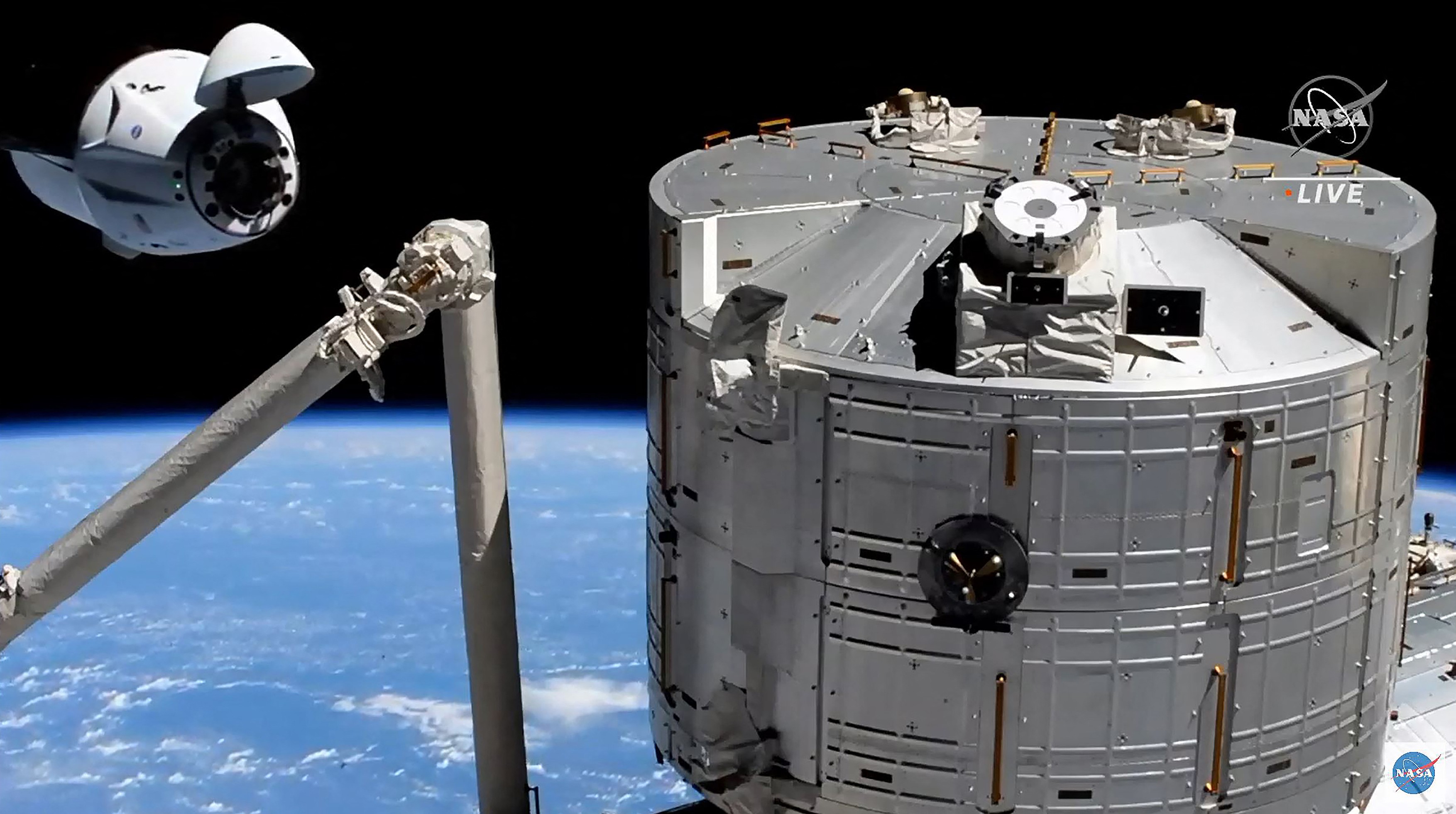 Capsula Crew Dragon Endeavour a companiei SpaceX a ajuns pe Stația Spațială Internațională
