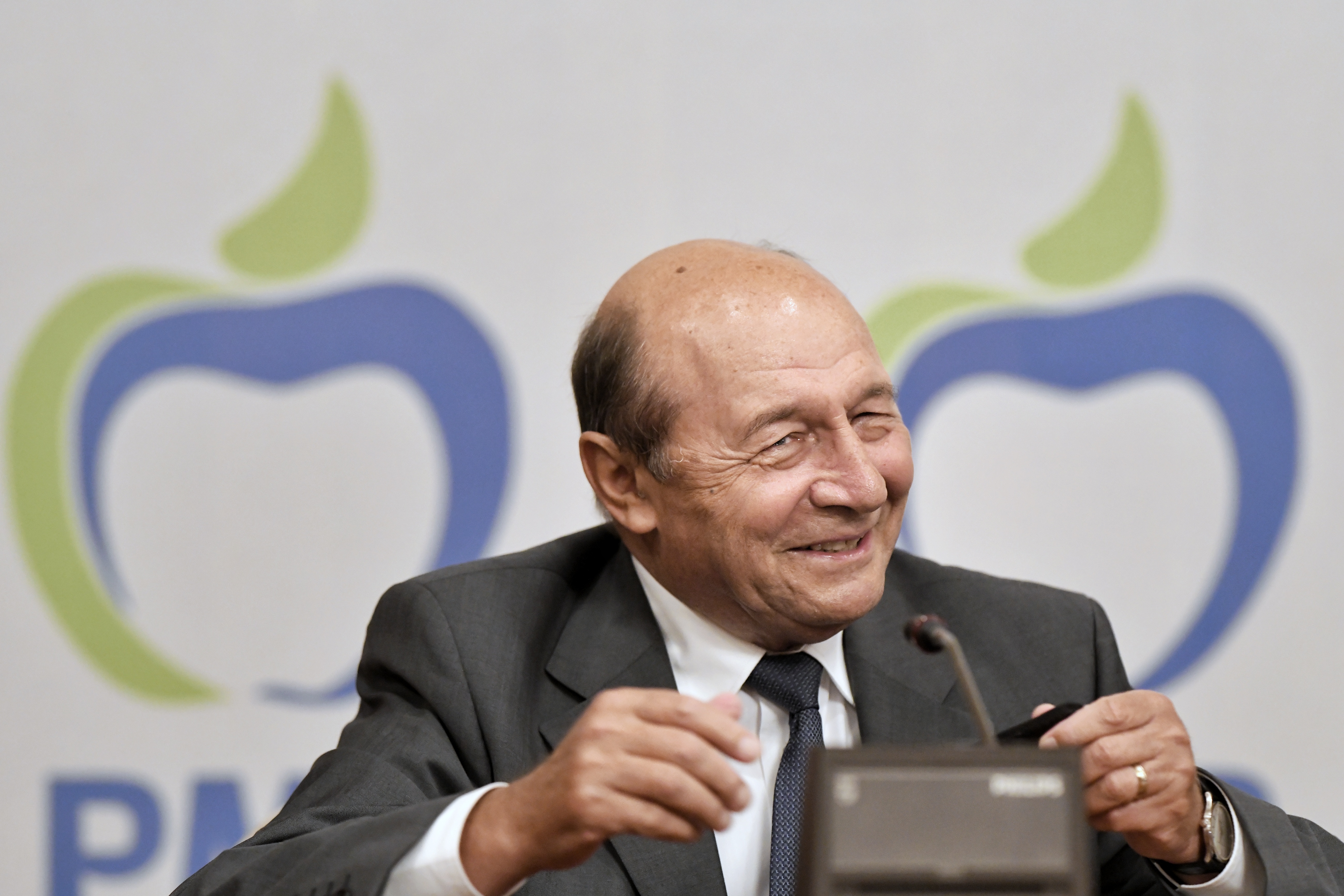 De la prăjitura „Ochelarii lui Ciorbea” la „Petre Roman” și „Poșeta Elenei Udrea”. O cercetătoare a gătit și degustat cinci rețete cu nume de politicieni