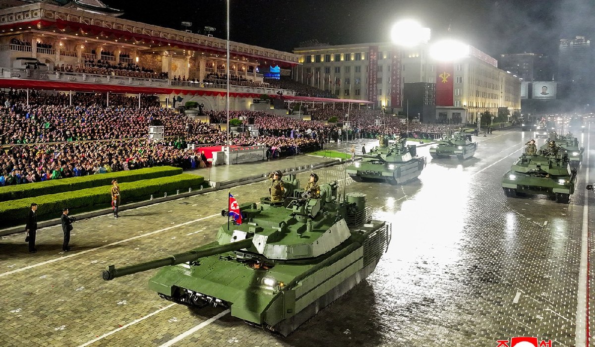 Kim Jong-un prezintă o nouă armă hipersonică și un ICBM modernizat la parada de la Phenian