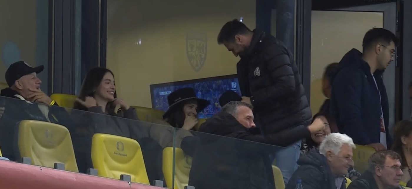 Cum au apărut soția și sora lui Ianis Hagi în tribune, la meciul România - Moldova. Elena și Kira au reacționat la golul lui