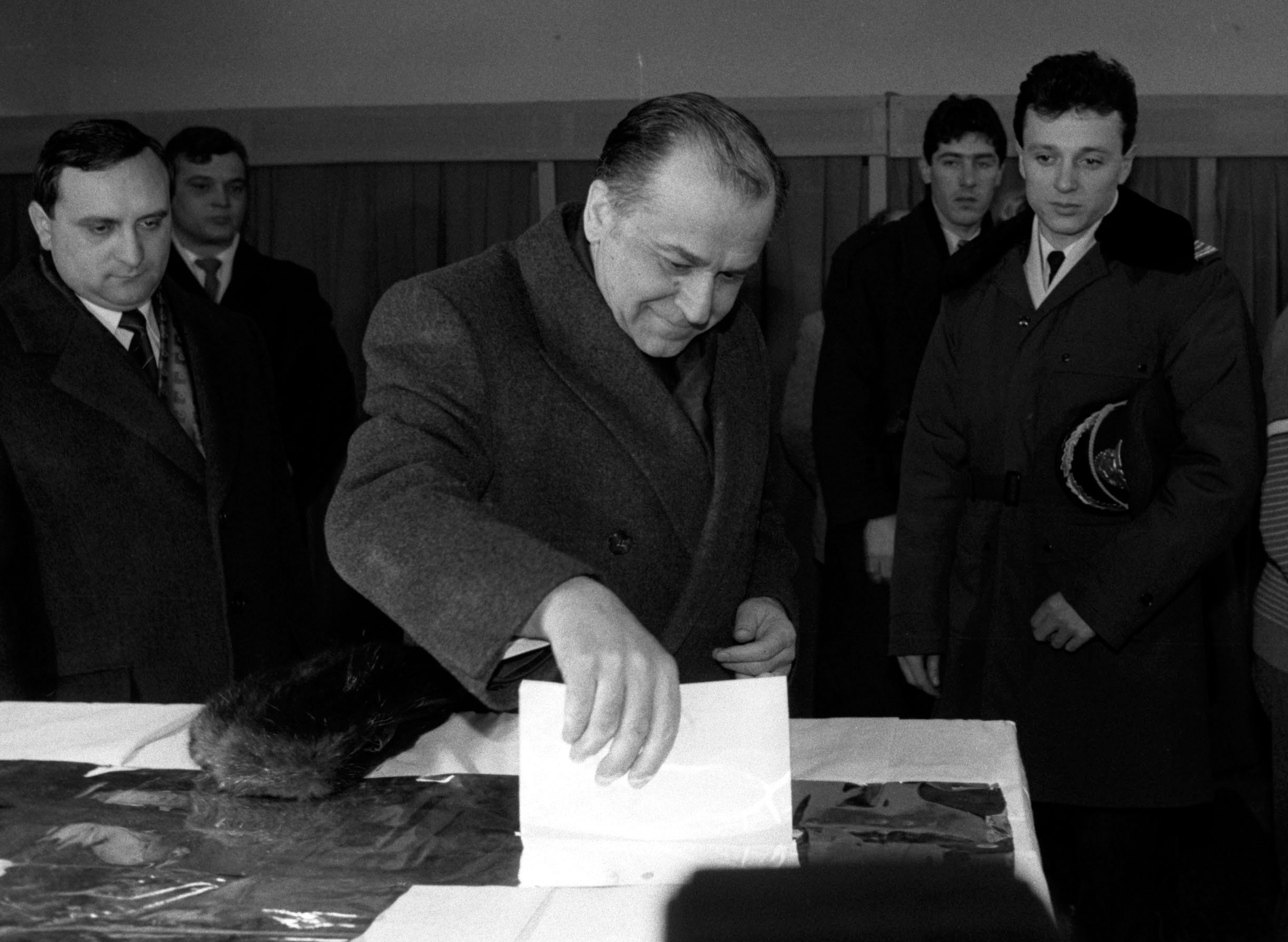 Imagini de la ultimele apariții ale lui Ion Iliescu. Cum arăta în 2022, când s-a întâlnit cu Ionuț Vulpescu, ultimul lui consilier prezidențial