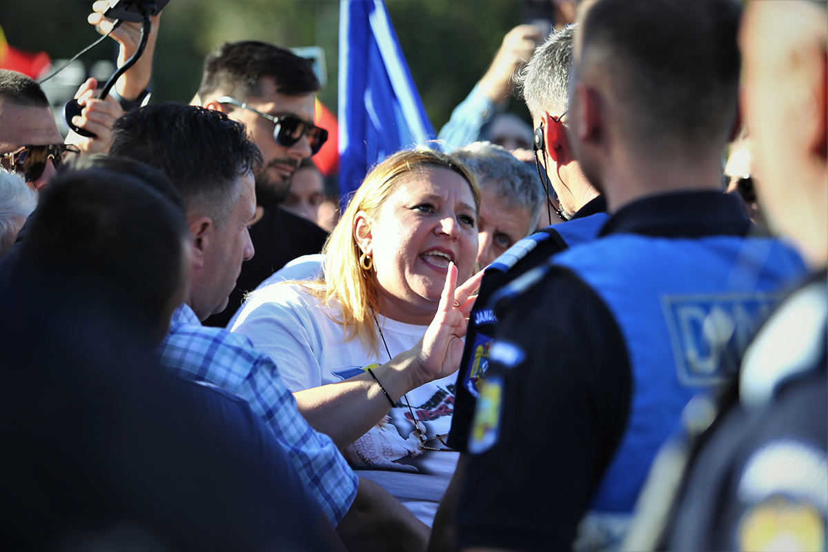 George Simion și Diana Șoșoacă s-au certat pe protestul din Piața Victoriei. Senatoarea a virat de la „Bine ați venit, fraților!”, la „Trădătorule, ți-ai bătut joc de AUR!”