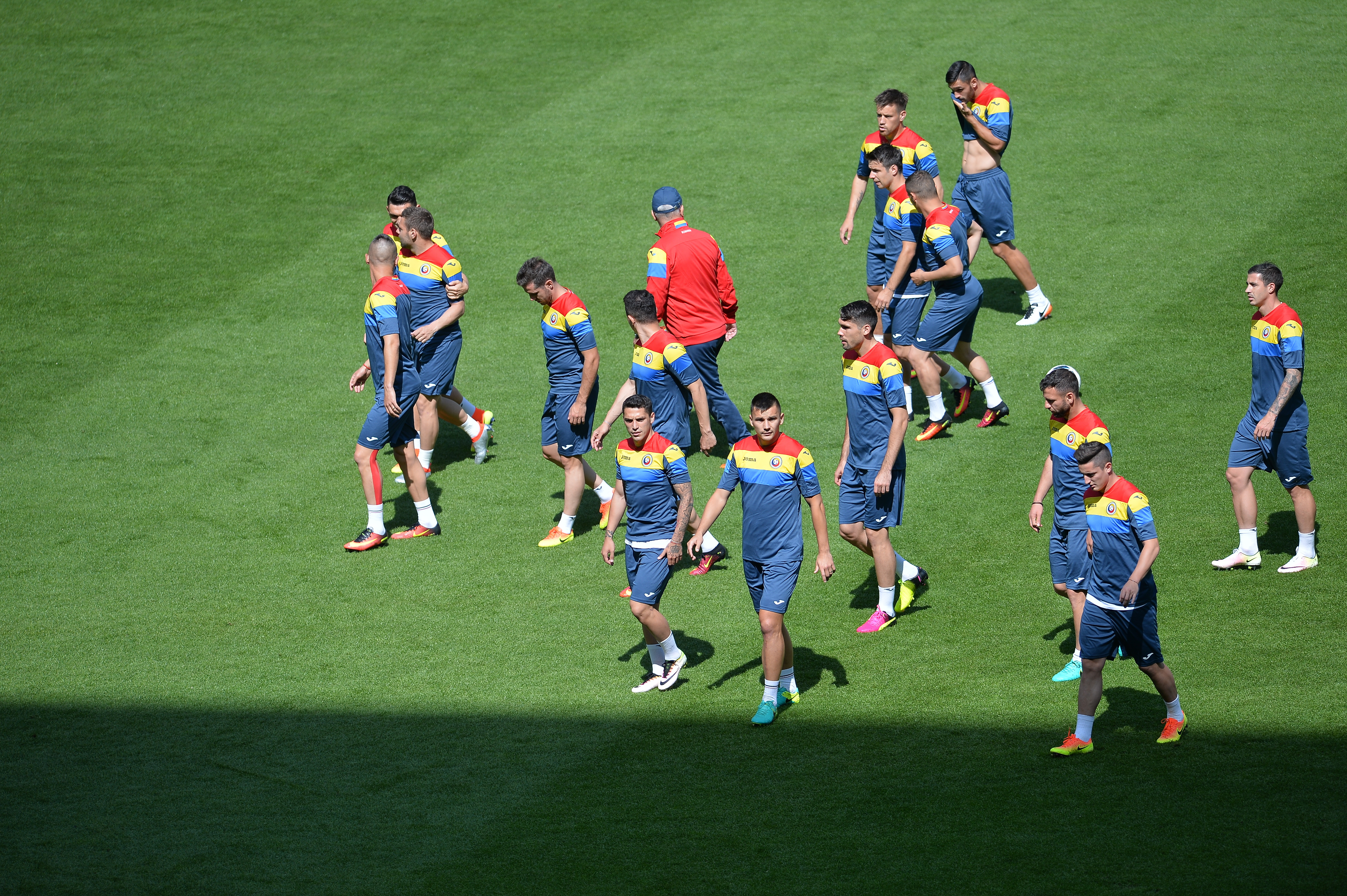 Euro 2016. Tricolorii au efectuat antrenamentul oficial pe Stade de France, ultimul înaintea meciului cu ”Les Bleus” (vineri, ora 22:00). Zâmbete și uimire / GALERIE FOTO și VIDEO