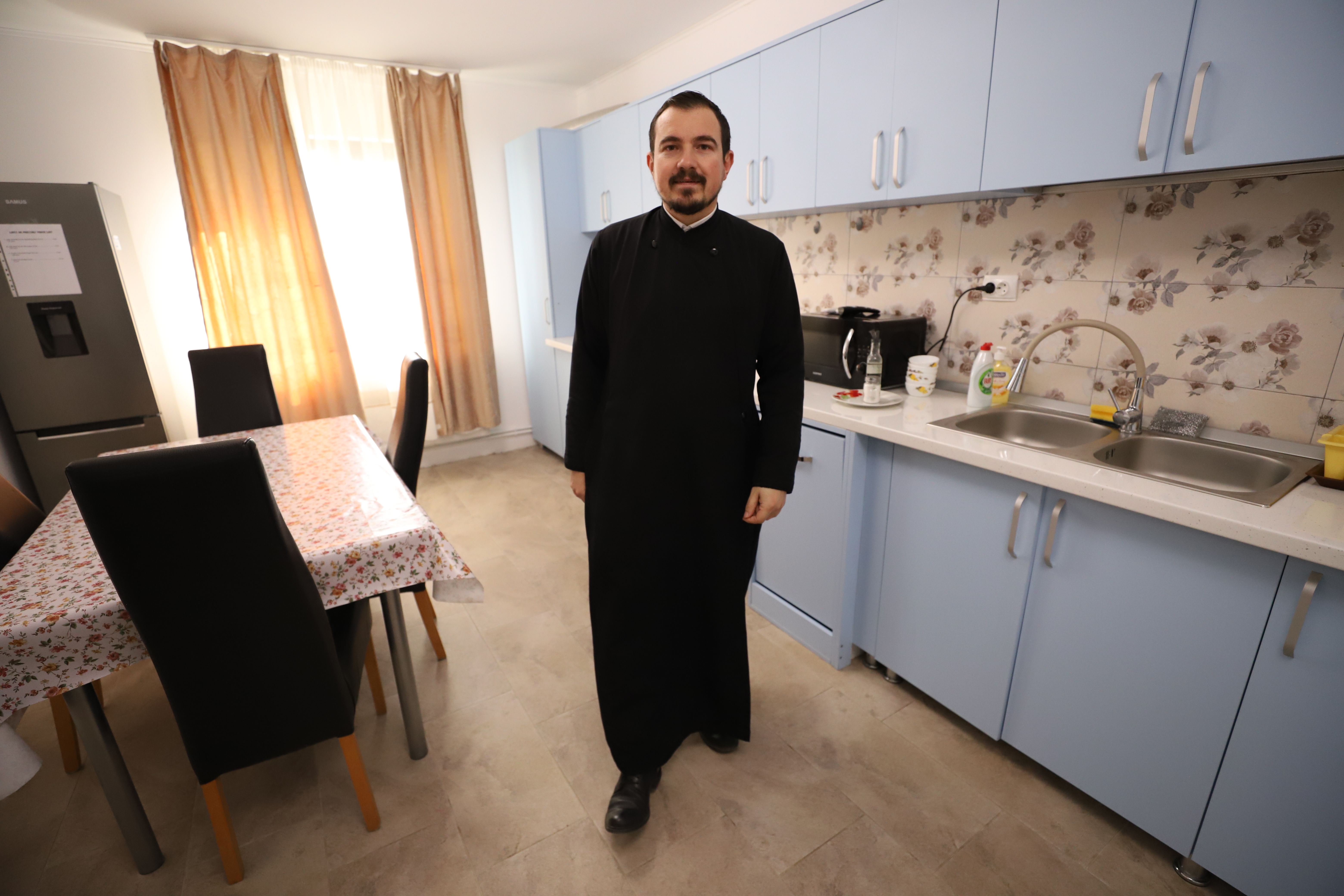 Părintele Balaban a deschis cu fonduri europene prima pensiune din Dăeni, Tulcea: „Am crezut în visul ăsta când nimeni nu credea!”