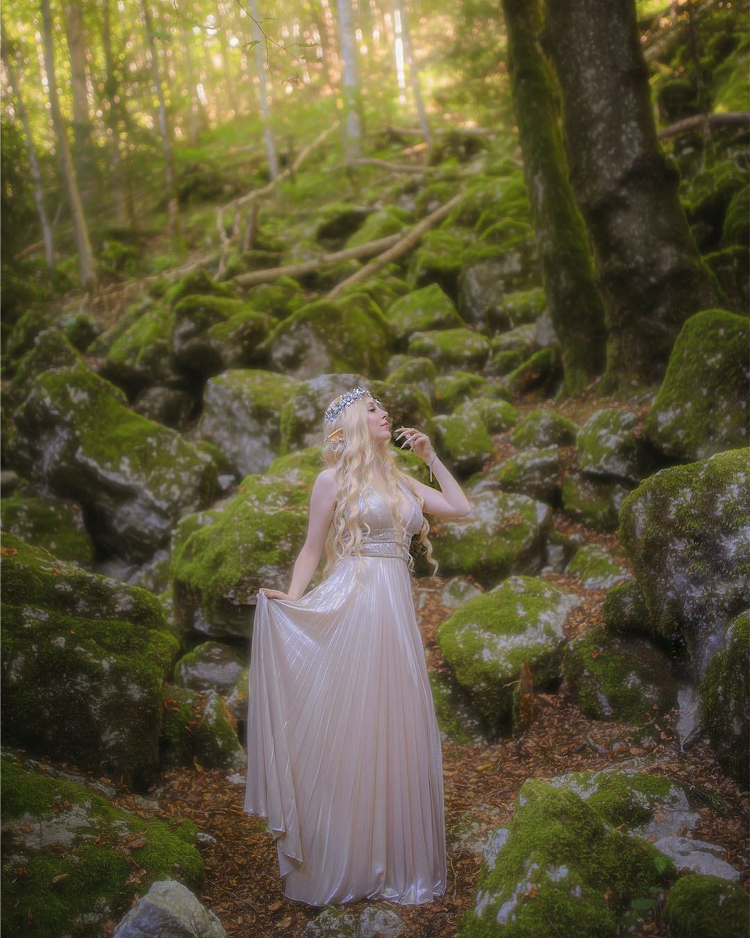 Raluca Antuca, fotografa specializată în stilul „fairytale”: „Estetica fantastică mă provoacă, îți permite să gândești în afara limitelor realității” | Interviu