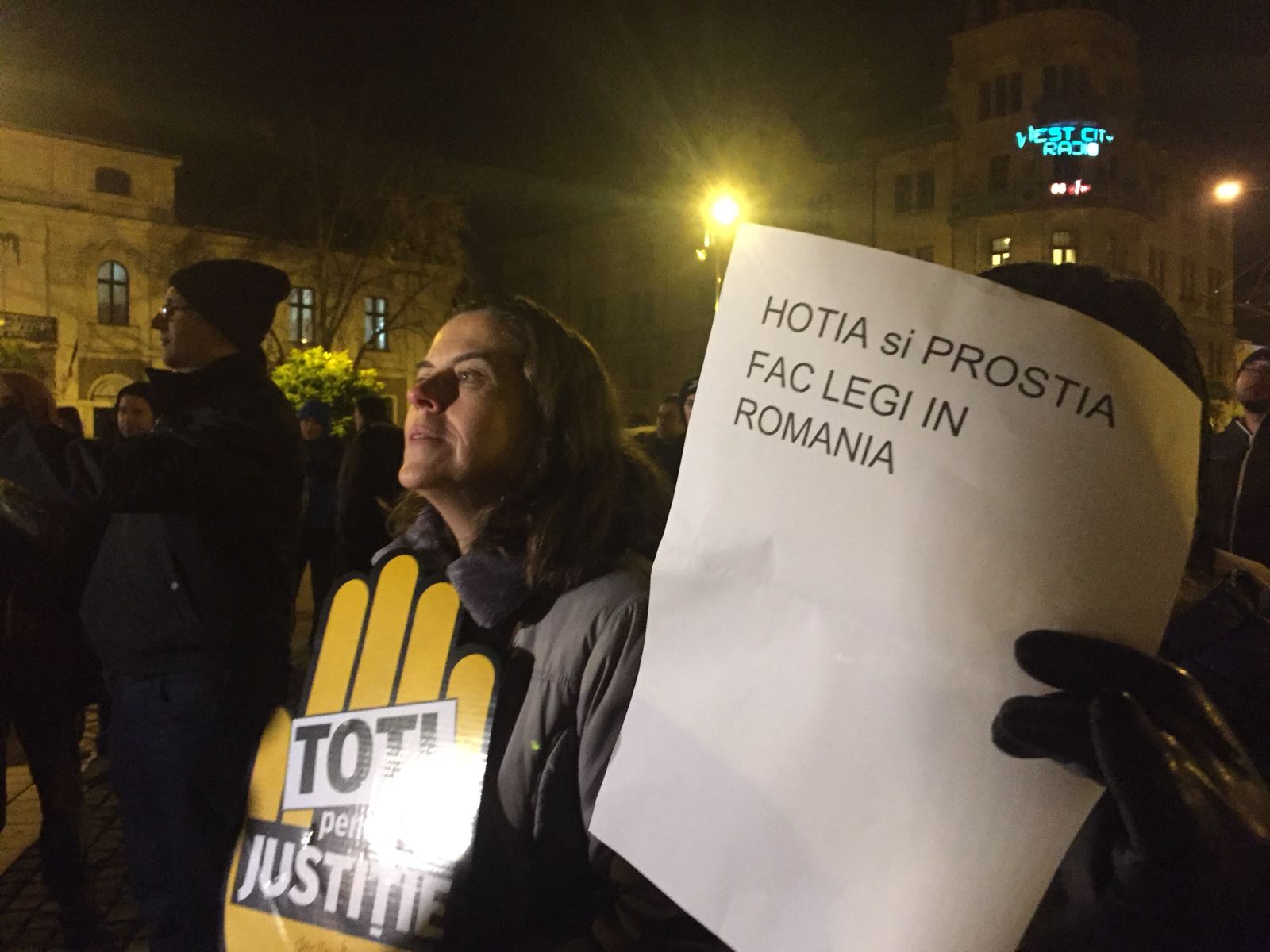 FOTO | Timișorenii au protestat pe muzică de colind
