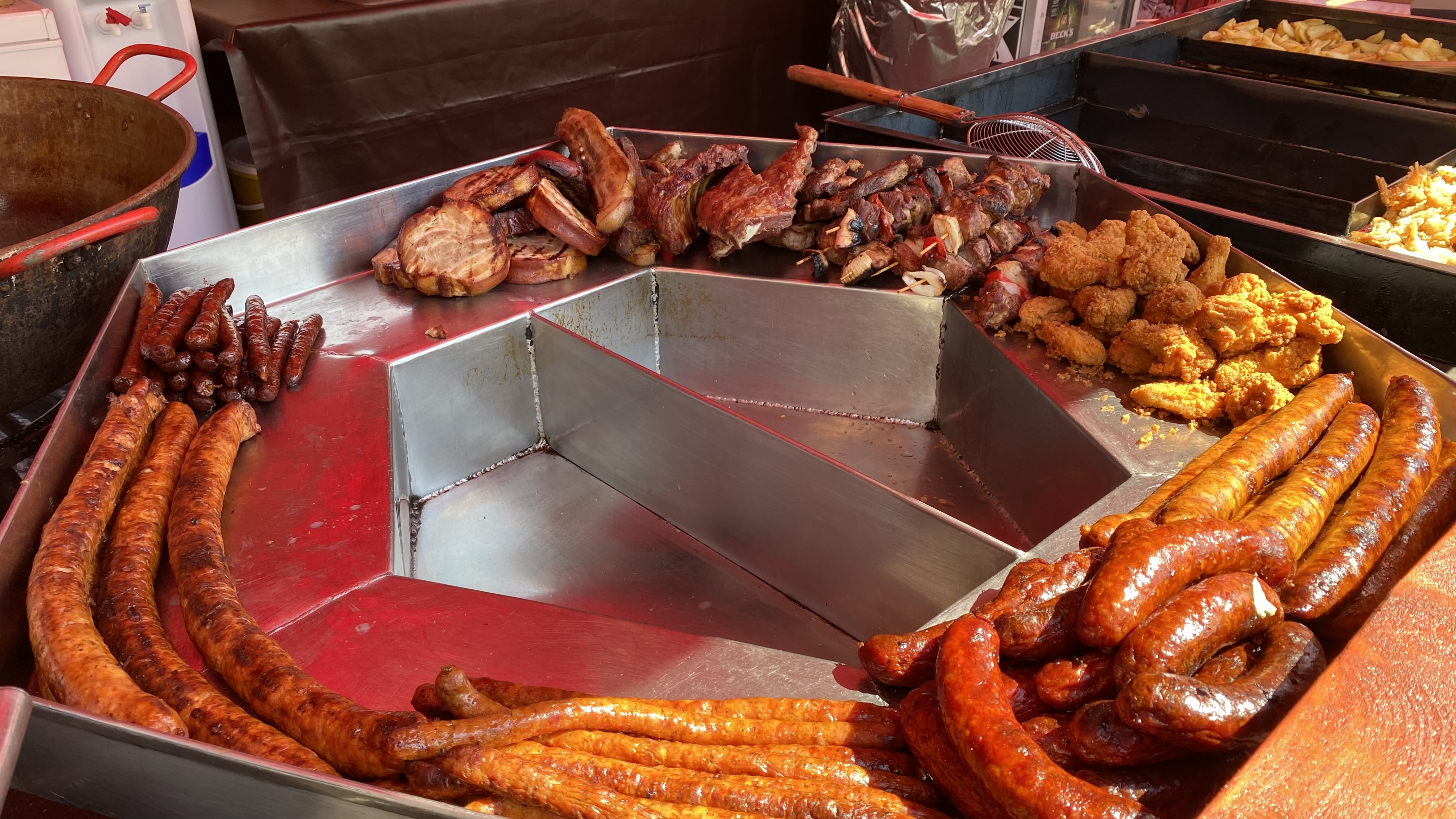 Evenimente gastronomice de 1 Mai în București: mici de un metru în parcul IOR și festin culinar lângă Arena Națională