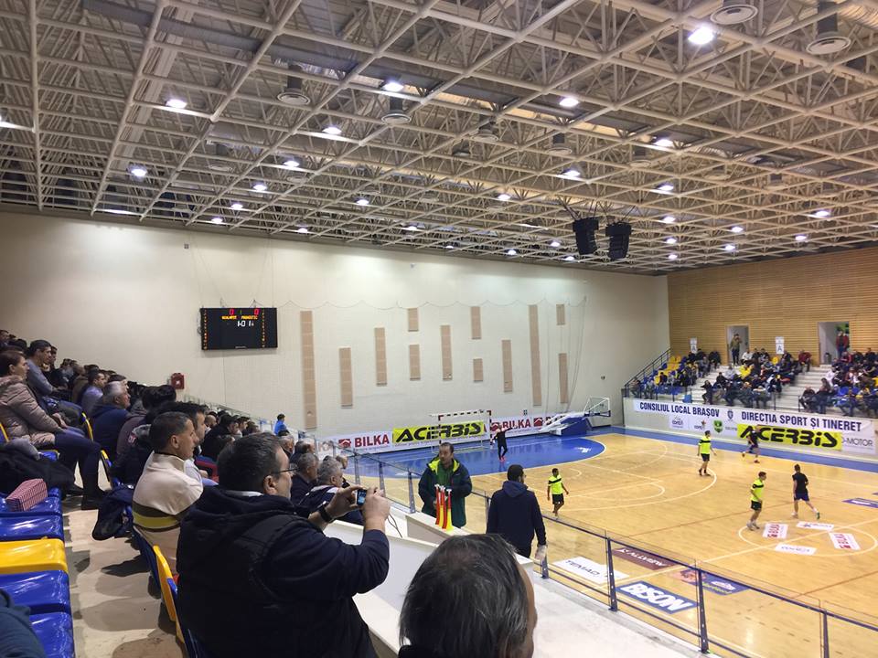 ”Neața și prietenii” a câștigat turneul de fotbal în sală de la Brașov. Băieții de la ”La sculărie” au pierdut finala mică / GALERIE FOTO