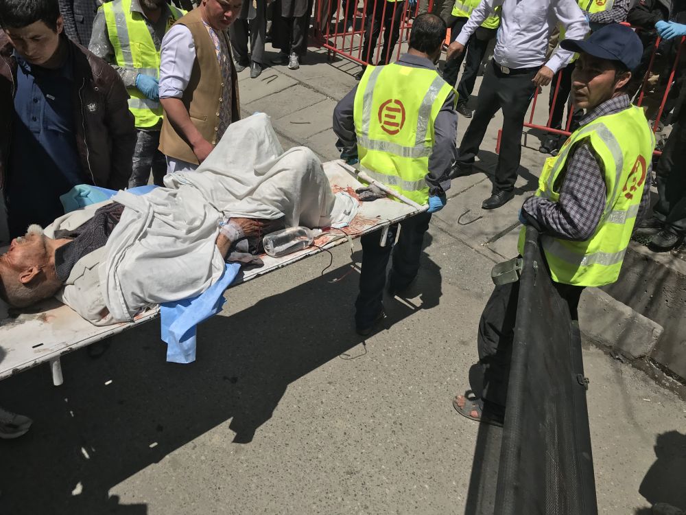 UPDATE / Atentat sinucigas într-un centru electoral din Kabul, Afganistan. Numărul victimelor a ajuns la 57