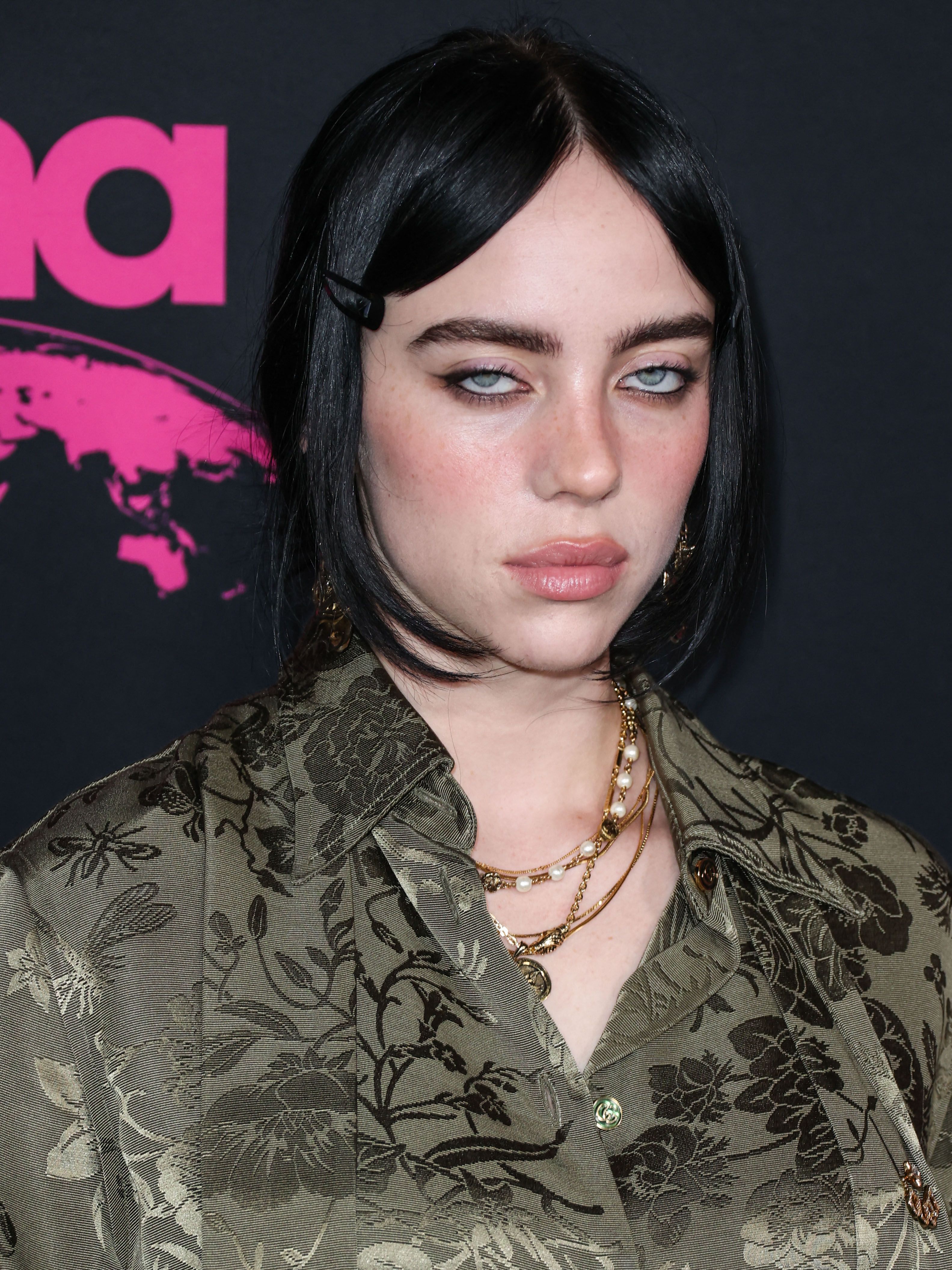 Billie Eilish: „Să fii femeie e un război, mereu”. Motivul pentru care purta întotdeauna haine largi