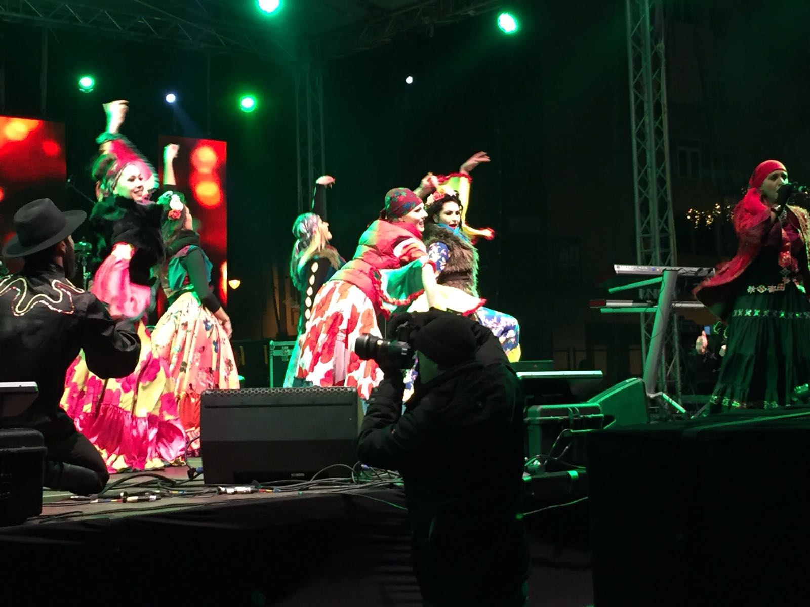 Șampanie, artificii și multă bucurie. Cum au petrecut românii de Revelion 2017 | FOTO ȘI VIDEO