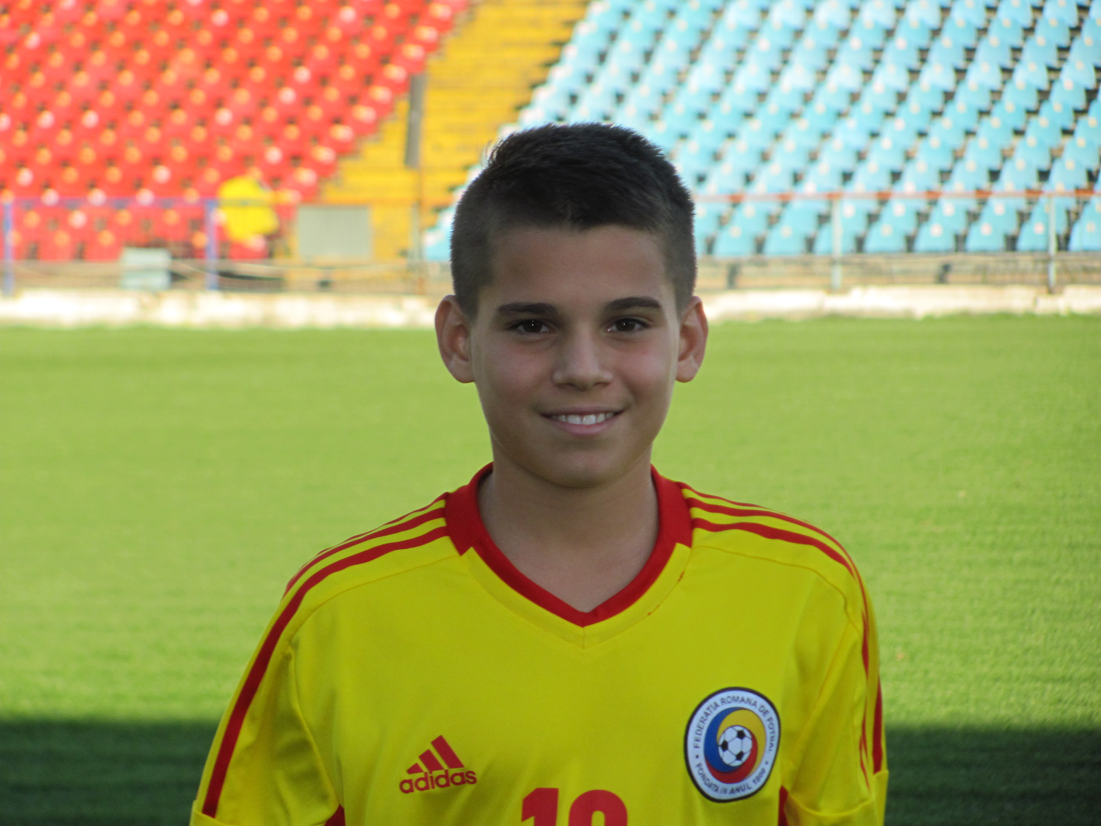 Ianis Hagi împlinește 18 ani. Fotbalistul își serbează majoratul la Florența. Debutează duminică în Serie A? | GALERIE FOTO