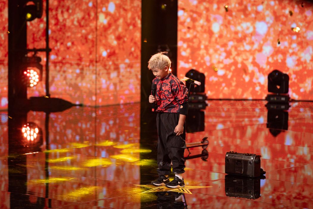 Bboy Nana, puștiul-fenomen de la „Românii au talent”, sezon 14. Mihai Bobonete i-a dat Golden Buzz: „Sunt șocat de-a dreptul! Tu ai văzut ce a făcut băiatul ăsta?”