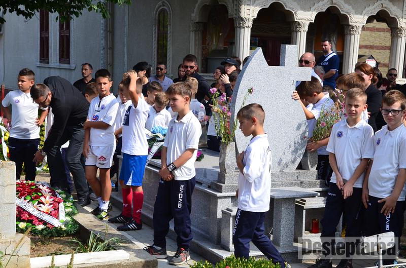 Tot Bacăul l-a plâns pe fostul fotbalist Ganea. Dusese pe picioare un infarct