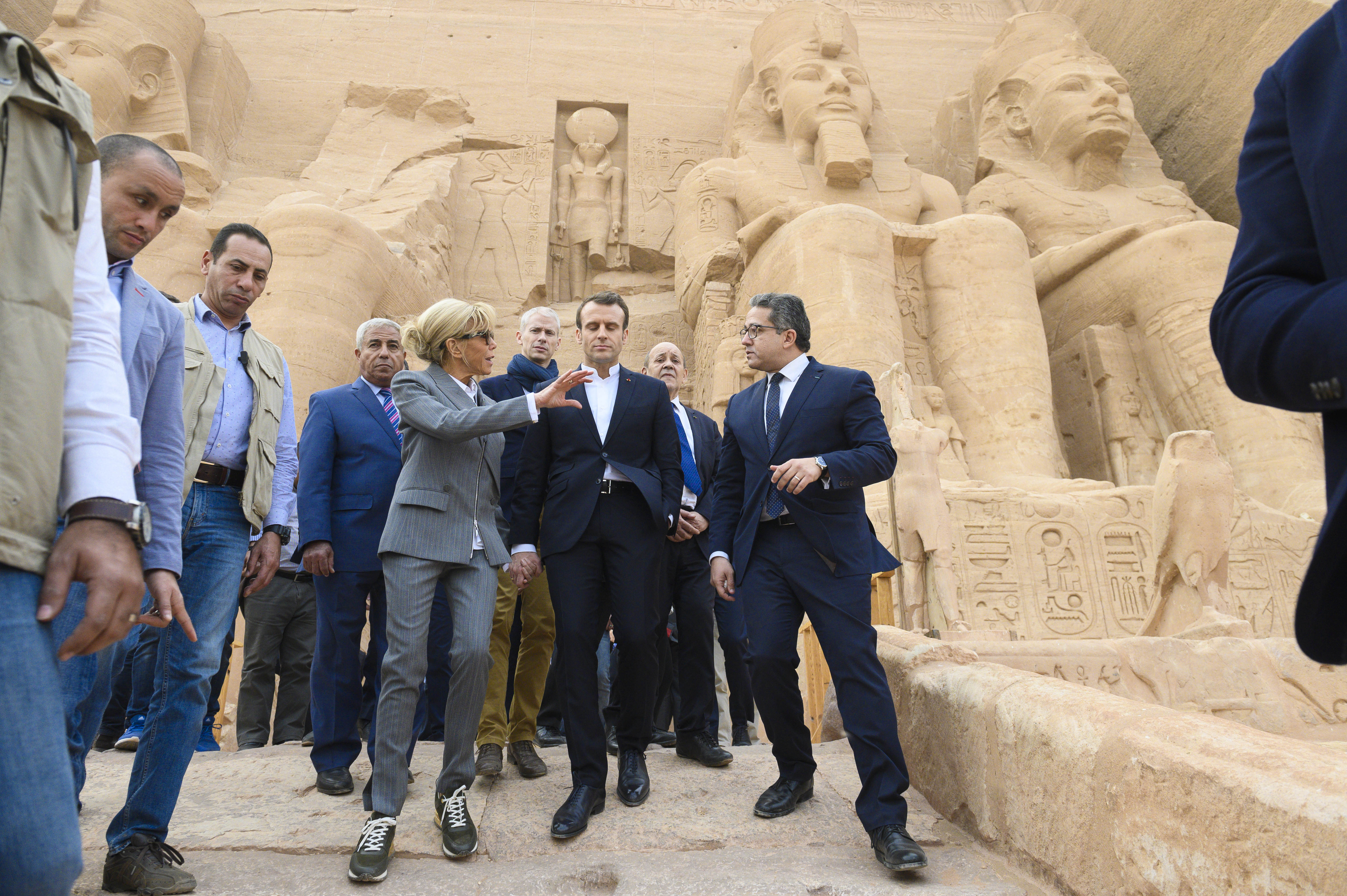 FOTO | Brigitte Macron, apariție neașteptată în timpul vizitei la un templu din Egipt