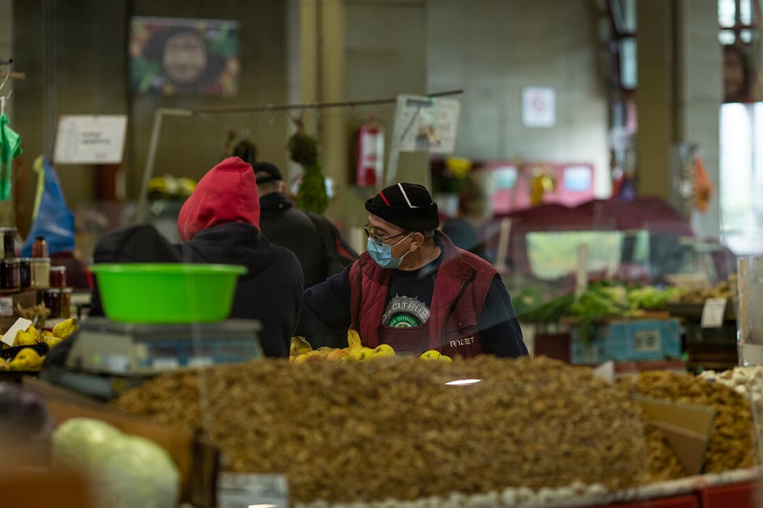 REPORTAJ. Supărarea comercianților dintr-o piață de la marginea Bucureștiului pe aglomerația de la Obor: “I-au văzut pe ei așa și ce au zis, hai să îi închidem pe toți”