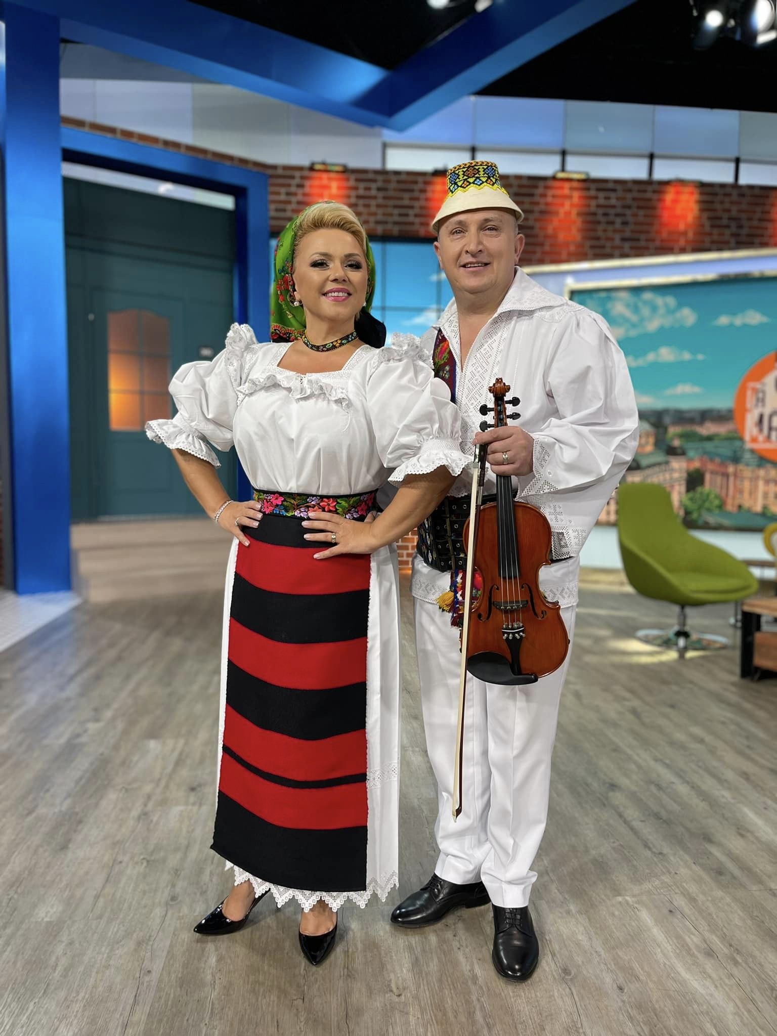 Ruladă de ciocolată cu cremă de nuci și prune uscate. Rețeta recomandată de Cornelia Rednic pentru mese festive