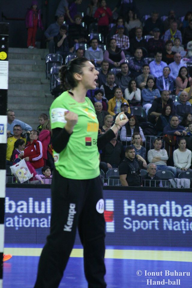 Povestea Denisei Dedu, eroina din meciul cu Rusia. DeDUMNEZEU! Joacă abia de la 13 ani și a ajuns la handbal din întâmplare!