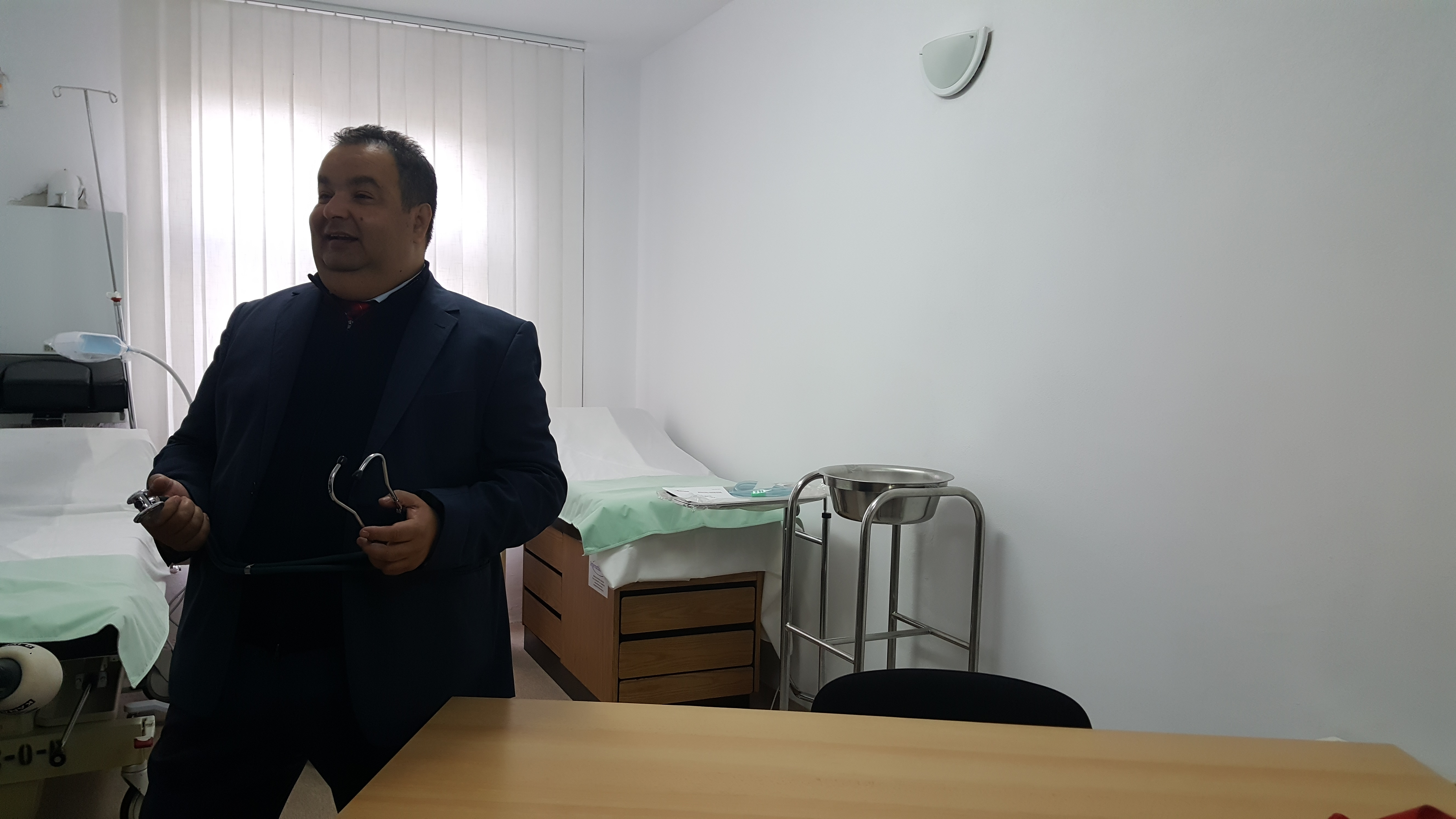 Prima clinică destinată special romilor a fost deschisă într-o biserică din Sibiu GALERIE FOTO
