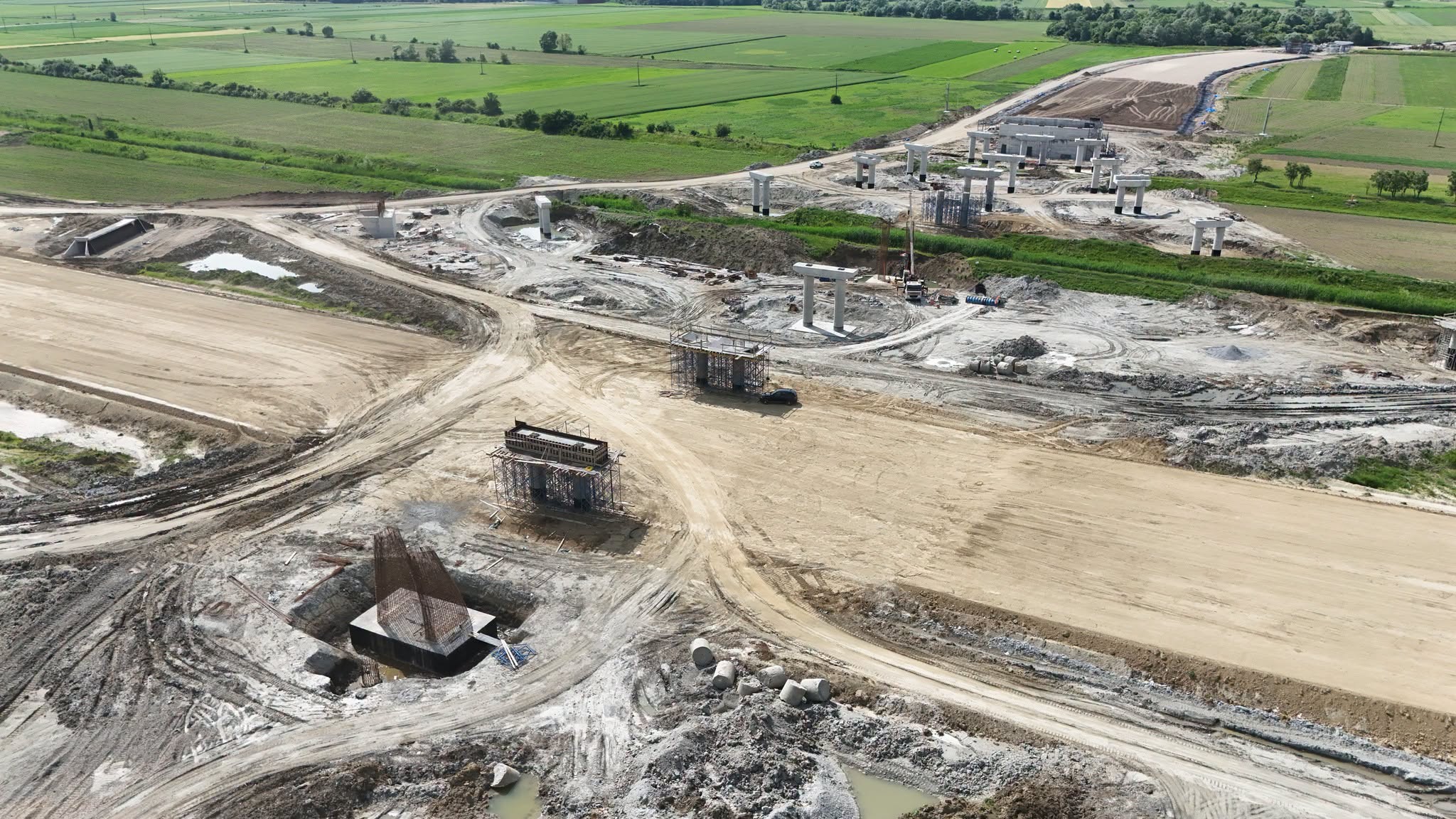 De când vom circula pe primii kilometri ai Autostrăzii Unirii A8: Lotul Târgu Mureș - Miercurea Nirajului a ajuns la 50%