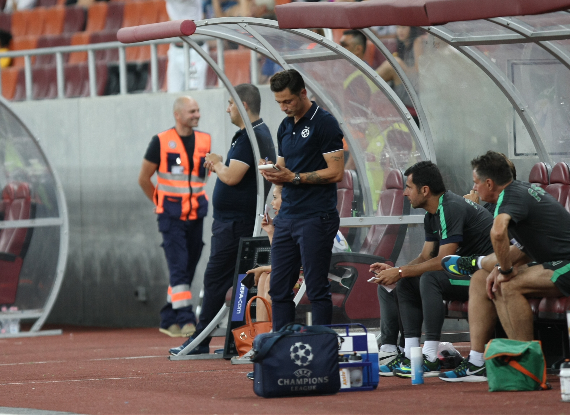 LIGA I: Steaua - CFR Cluj 1-1. Transversală Vitor Bruno! A egalat Tudorie! Roș-albaștrii au avut și ei o bară, în start, apoi a marcat Tiago. Echipa lui Rădoi se chinuie, Partizan Belgrad se distrează în Serbia! Patronul a făcut baie de mulțime/ GALERIE FOTO