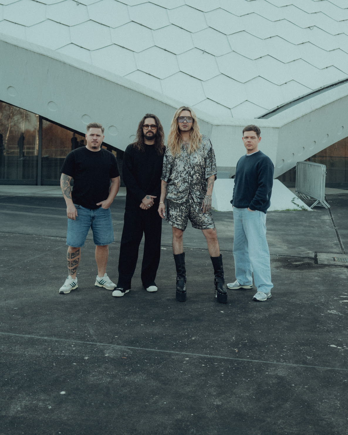 Cum arată artiștii de la Tokio Hotel după 20 de ani de carieră. Recent au cântat live cea mai nouă melodie în fața lui Heidi Klum