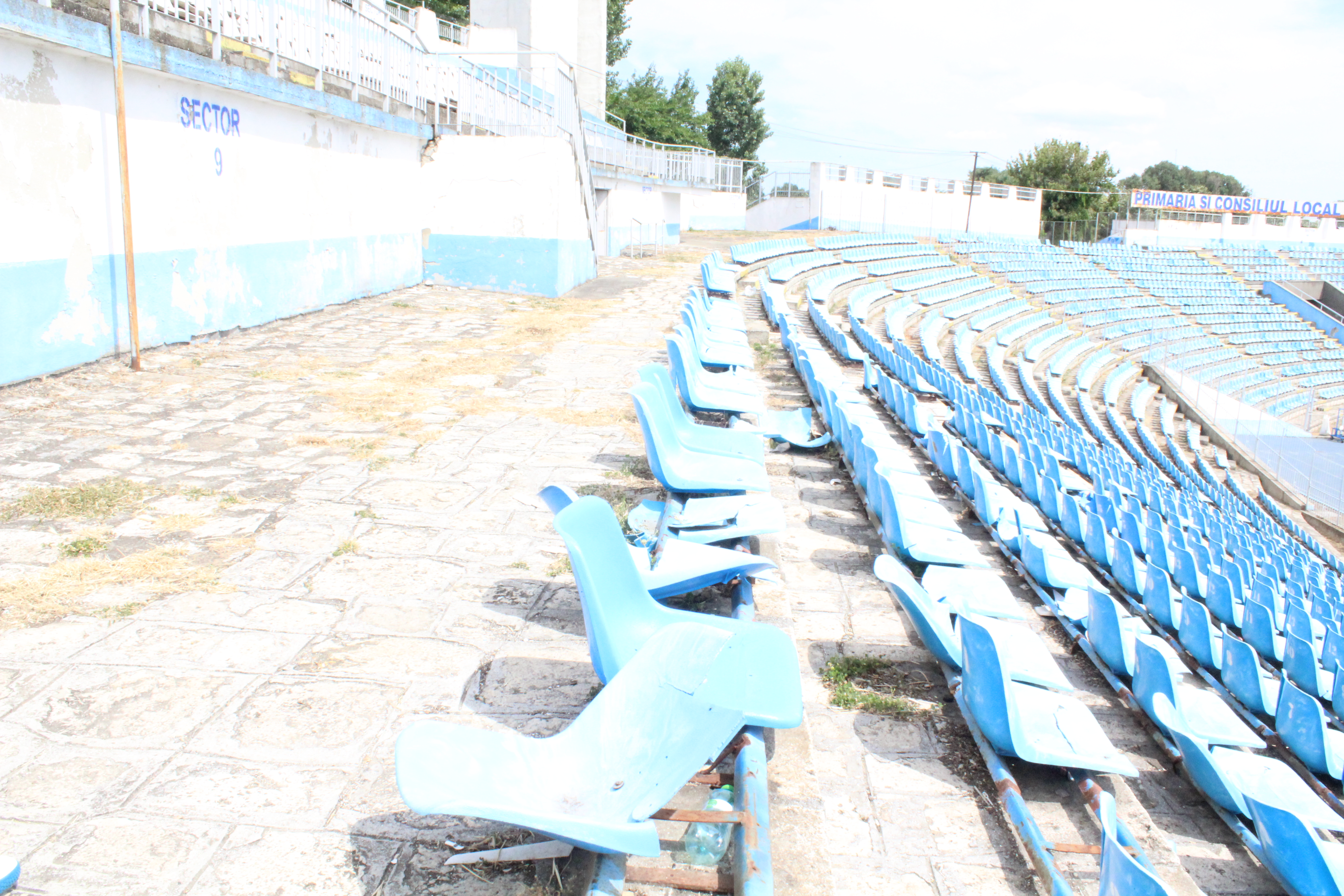 Supercupa de pe 8 iulie, pe un stadion ca după bombardament / FOTO