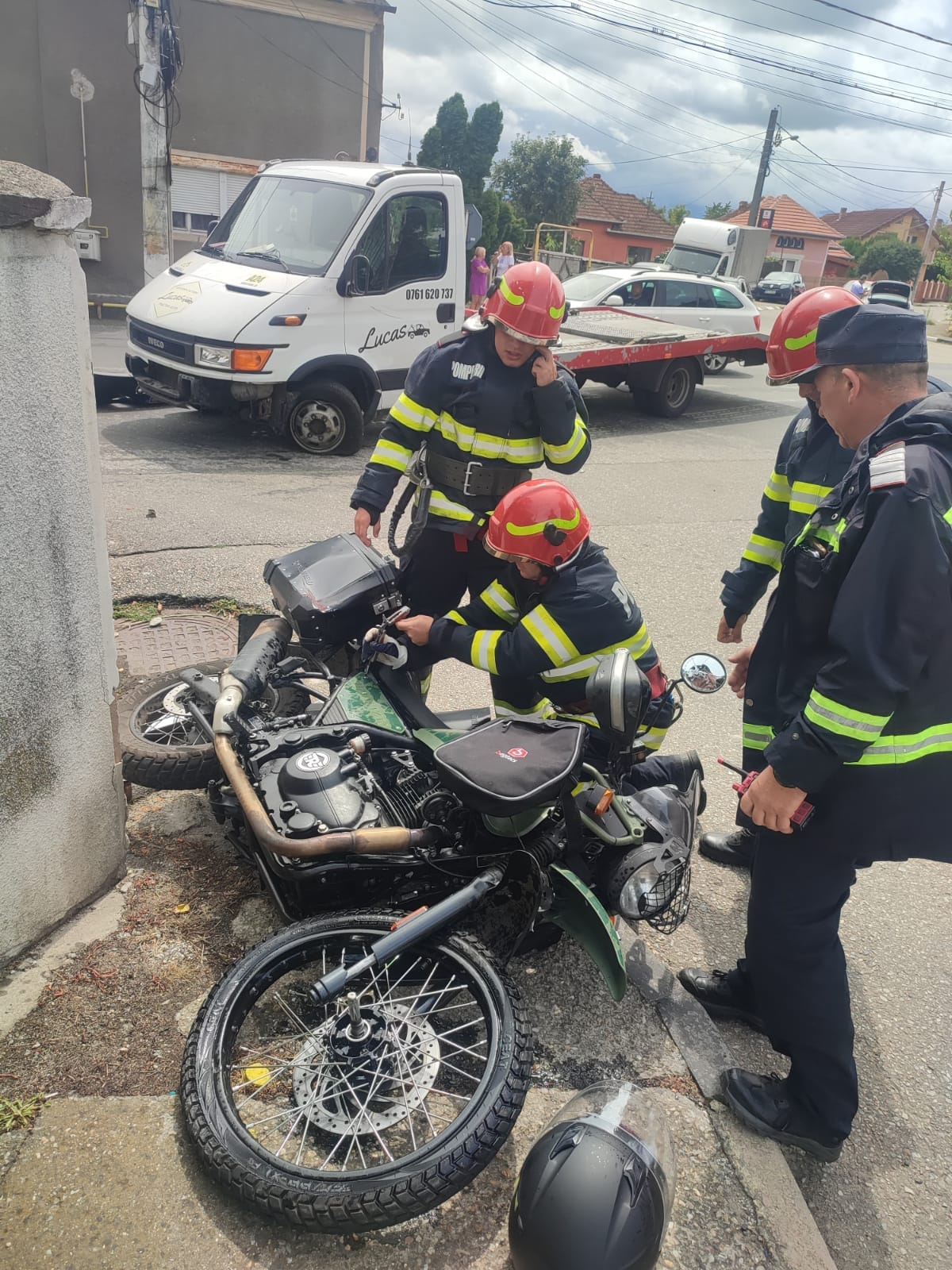 CRBL, implicat într-un accident rutier în Hunedoara. Artistul e rănit și a fost dus de urgență la spital. FOTO