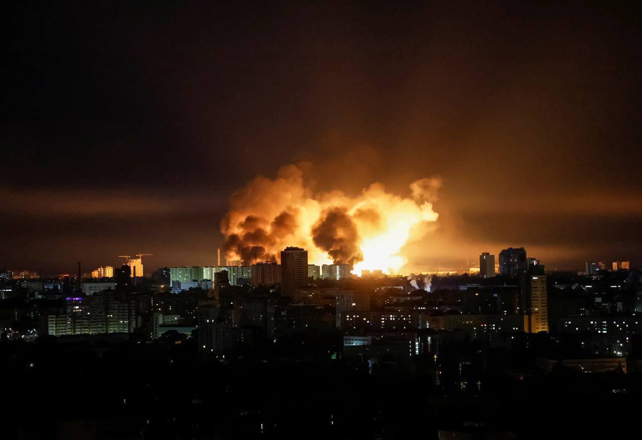 „O noapte dificilă pentru întreaga Ucraină”. Volodimir Zelenski a reacționat la atacul cu 250 de drone și 14 rachete balistice lansat de Rusia