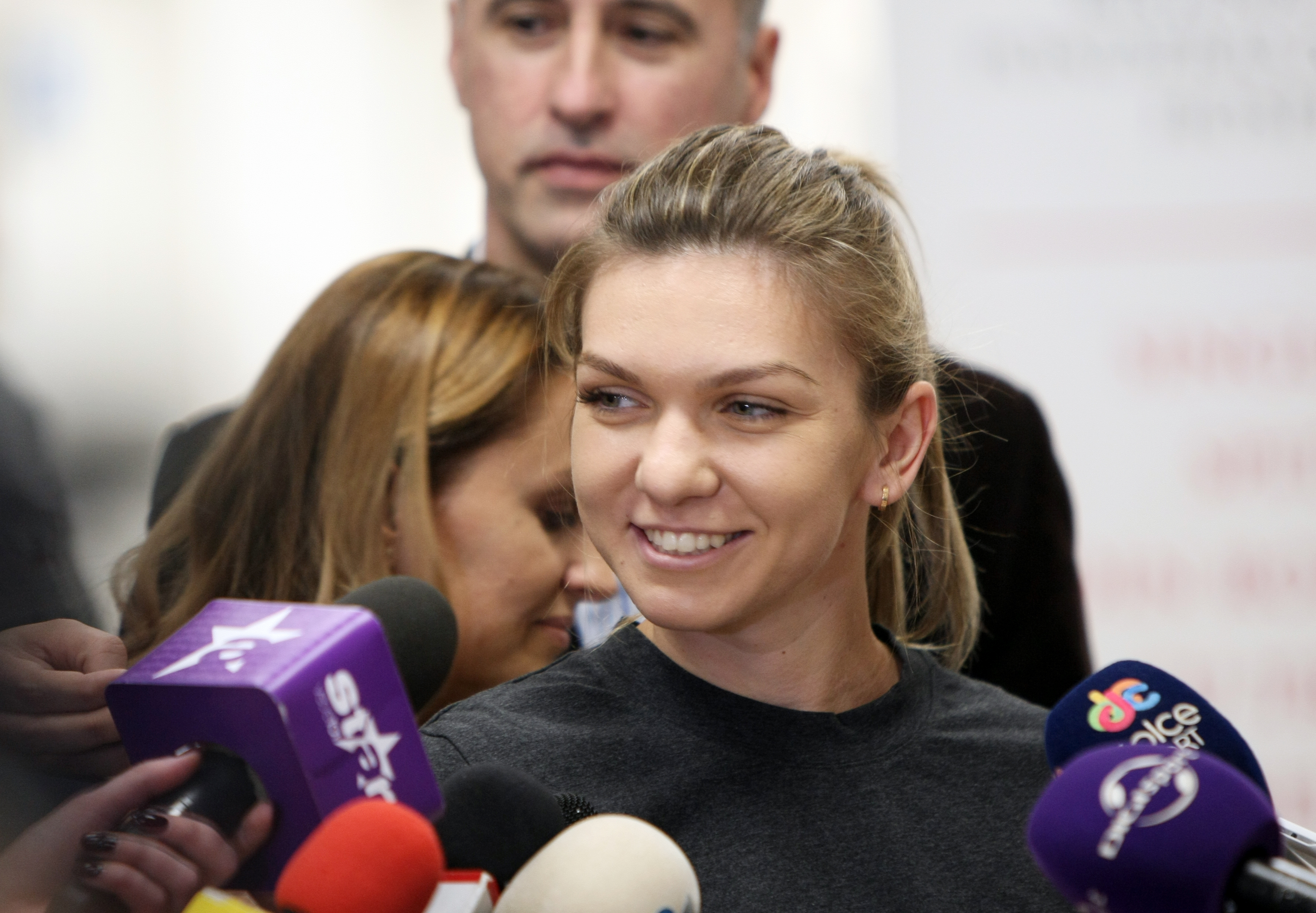Simona Halep nu suflă în fața lui Ion Țiriac: ”Nu mă antrenez cât ar trebui”! Își oblojește rănile și fuge cu Costa peste hotare / GALERIE FOTO