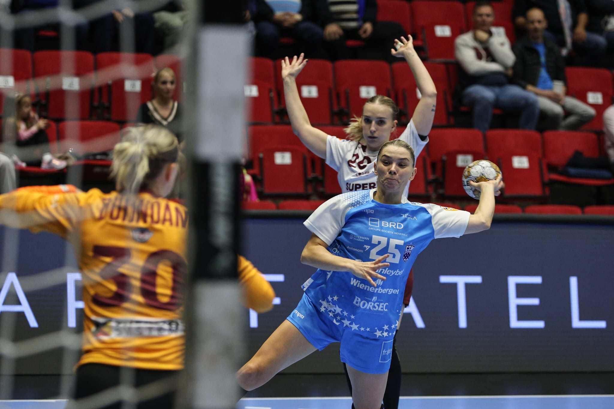 CSM București, victorie cu Rapid în meciul derby al campionatului de handbal feminin