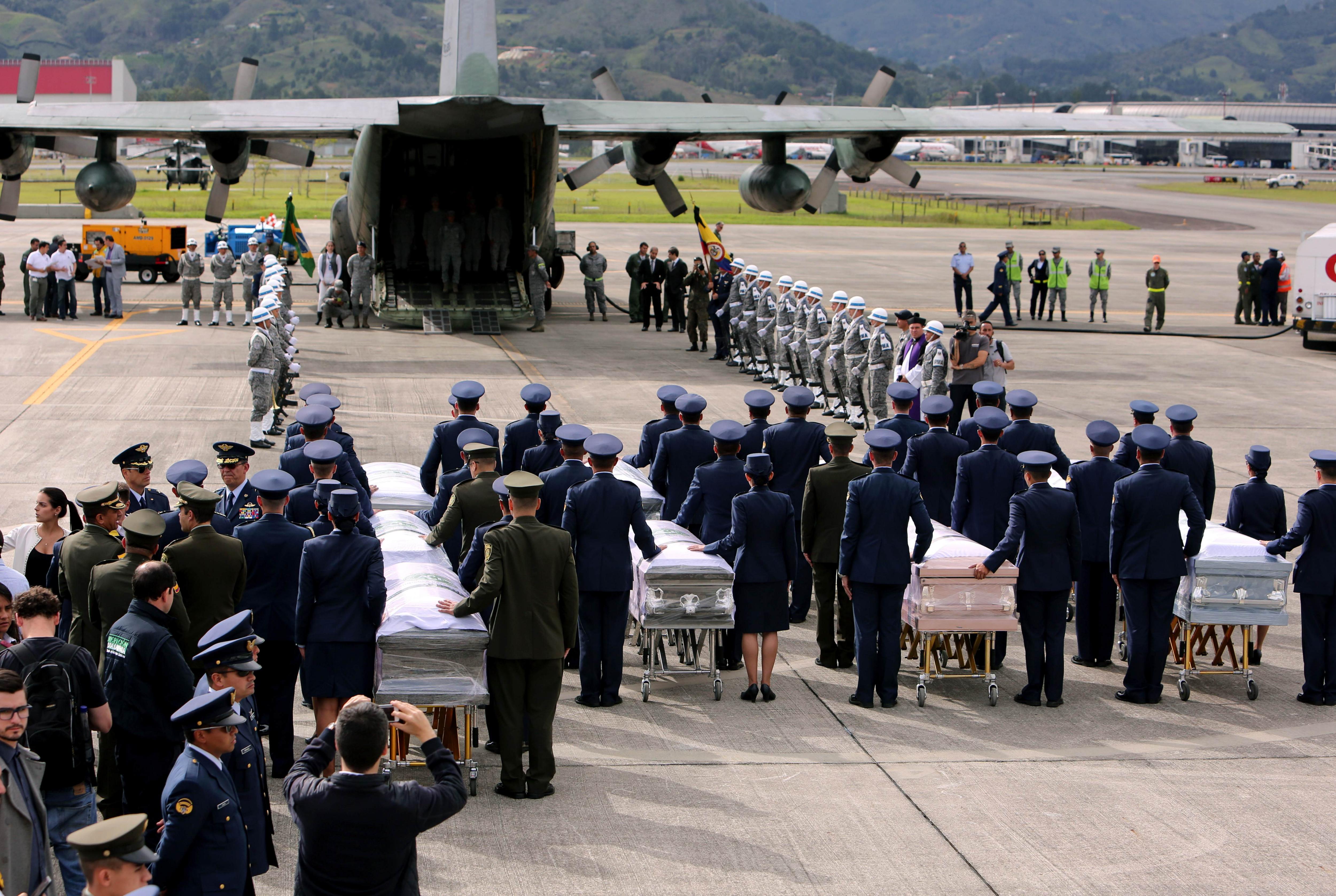 Avion prăbușit în Columbia. Ultimele detalii despre situaţia supravieţuitorilor | GALERIE FOTO