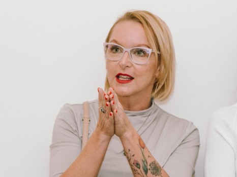 "Válasz helyett kidobtak az iskolából" – A szakember jelezte a sulinak, súlyosan bántalmaznak egy kislányt, de segítség helyett inkább kidobták onnan