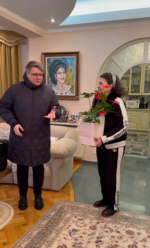 Imagini din casa Irinei Loghin. Fuego a vizitat-o pe artistă în locuința ei din nordul Bucureștiului, de ziua ei de naștere