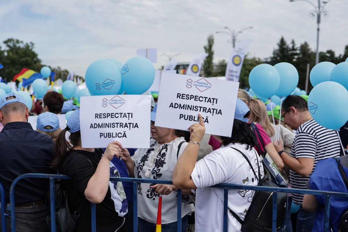 Sindicaliștii din administrația publică protestează în Capitală și amenință cu greva generală dacă măsurile Executivului sunt adoptate | VIDEO