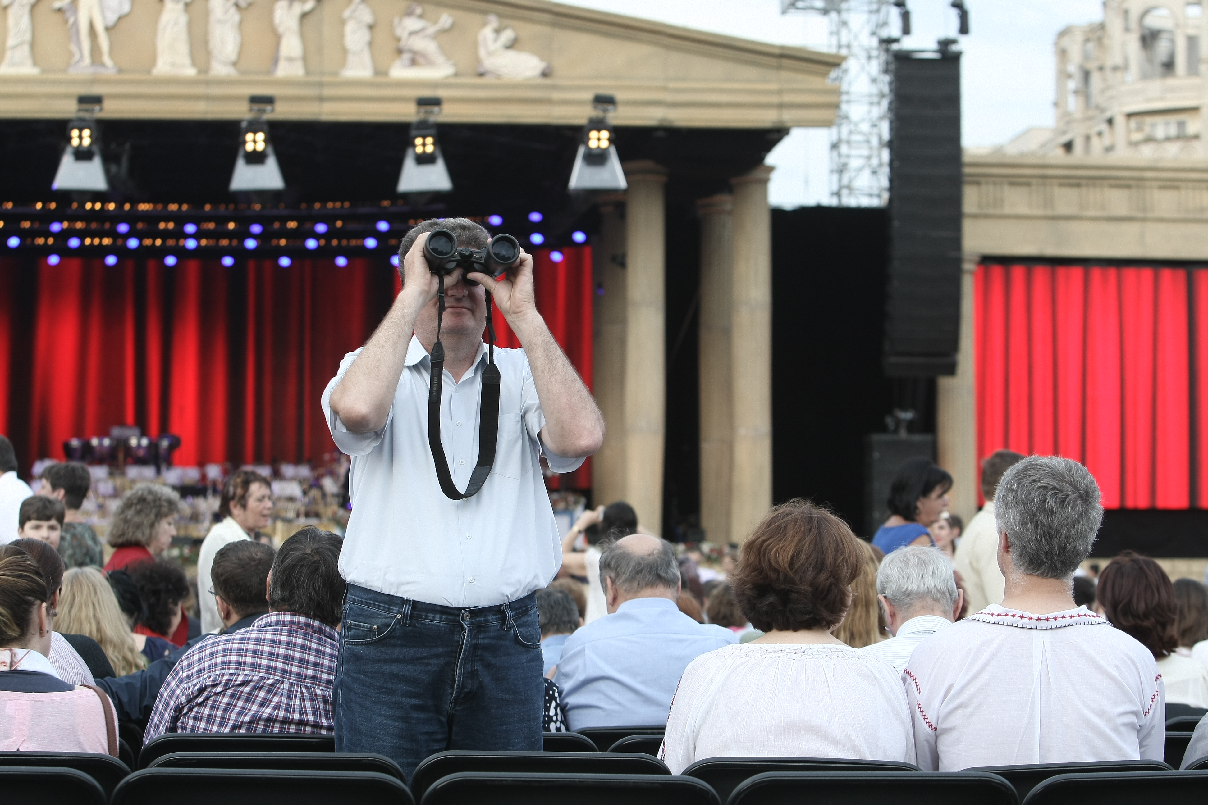 André Rieu a făcut show în în Piaţa Constituţiei. A cântat ”Ciobănaş cu trei sute de oi” | FOTO