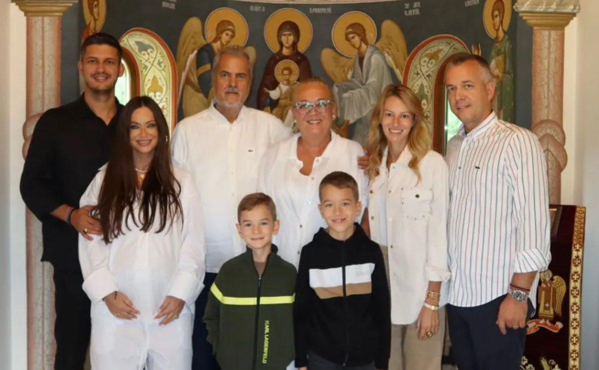 Primele imagini cu Corina și Mihnea Năstase în rolul de părinți. Cum au apărut cu bebelușul lor, al treilea nepot al lui Adrian Năstase