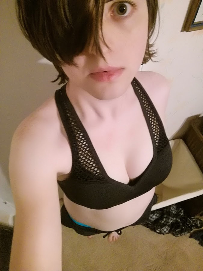 FOTO | O tânără transgender povestește cum un bărbat a încercat să o violeze la prima ei întâlnire ca femeie