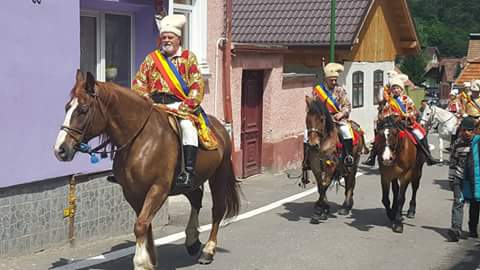 Mii de oameni au asistat la Parada Junilor la Brașov | GALERIE FOTO