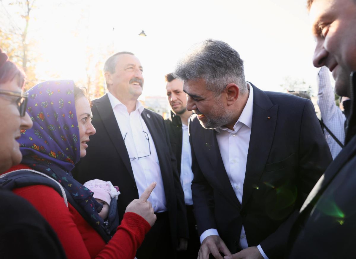 Candidații la prezidențiale au ajuns la slujba de la Catedrala Mitropolitană Iași, pentru Sfânta Parascheva
