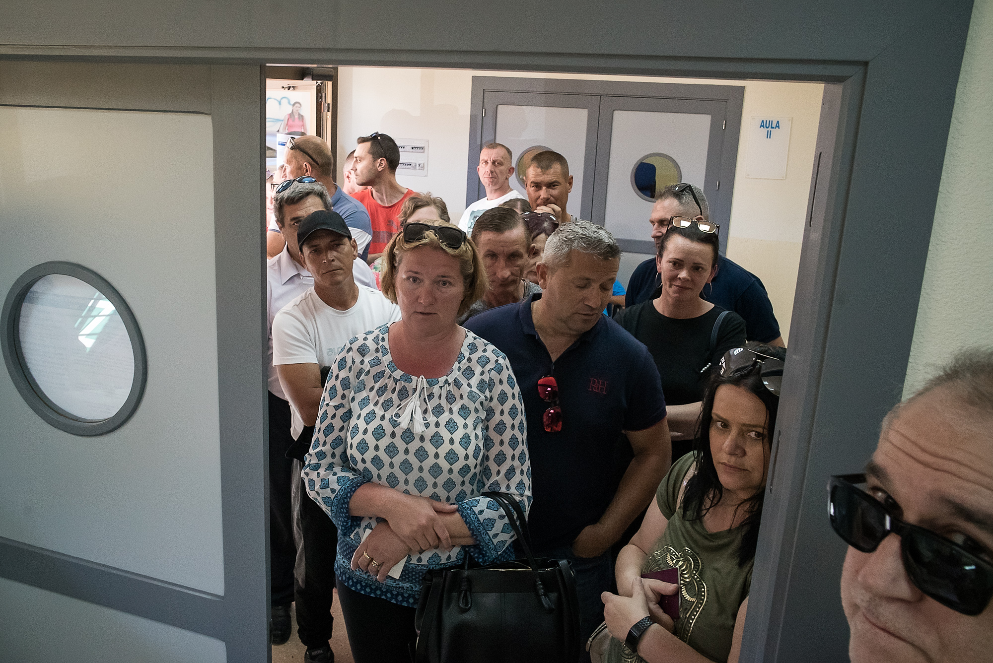 Consulul Robert Hellvig din Almeria povestește că a vrut să deschidă șase secții de votare în loc de patru, dar s-a izbit de refuzul unora dintre autoritățile spaniole. „În Jaén ne-au dat flit total!“