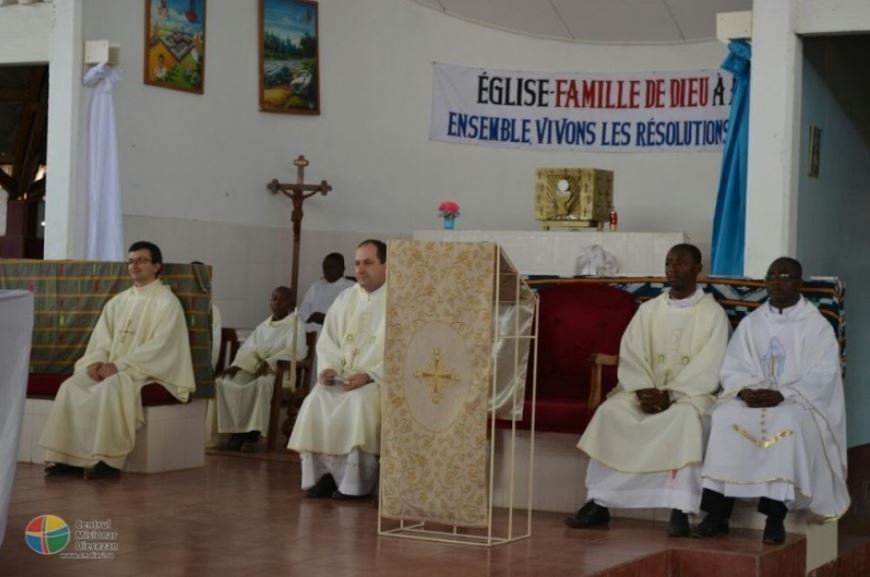 Un preot din Iași slujește în Africa. Povestea impresionantă a părintelui Gabriel-Vasile Cimpoeşu în Coasta de Fildeș