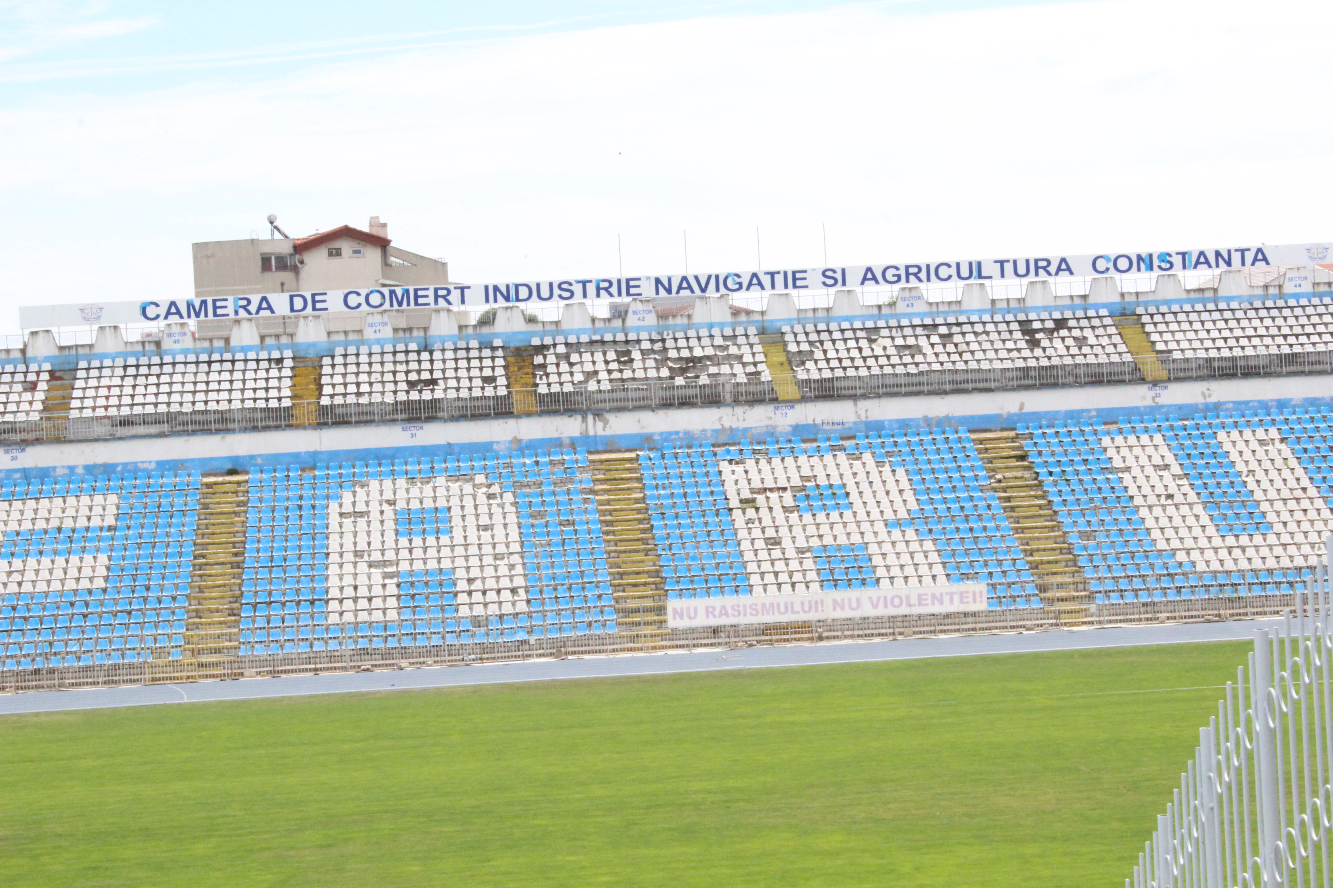 Supercupa de pe 8 iulie, pe un stadion ca după bombardament / FOTO