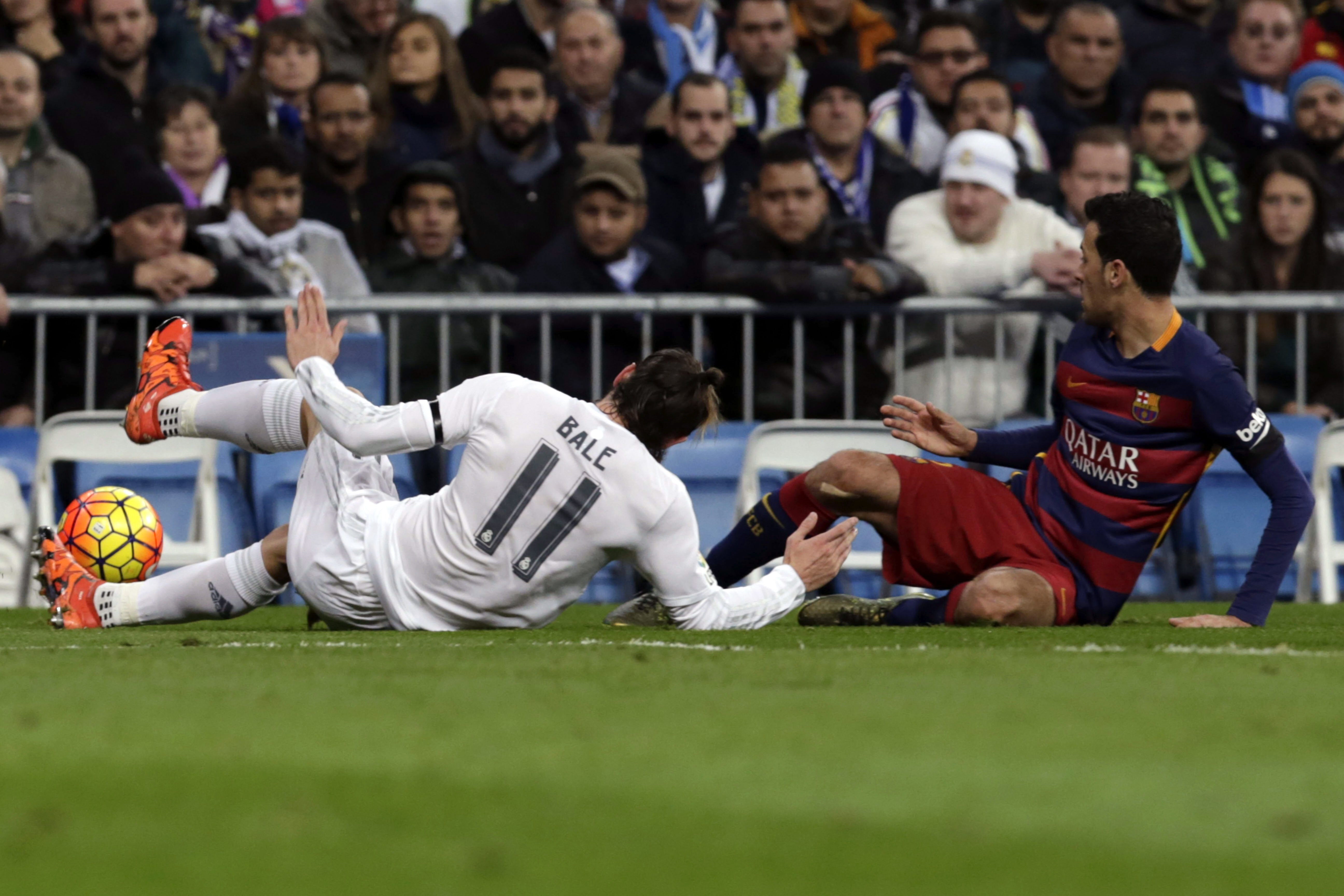 Real - Barcelona 0-4! CatastroREAL! ^Solo catalan: Suarez x 2, Neymar, Iniesta! Liverpool s-a distrat la City. Derby-ul Greciei, abandonat!