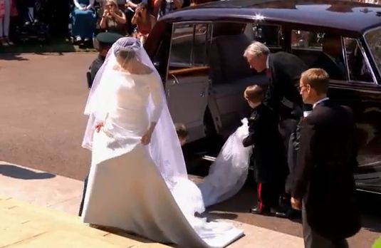 FOTO | Cine a creat rochia de mireasă a lui Meghan Markle