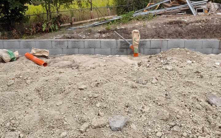 Ez hogy lehet?! Kétszer adta el ugyanazt a házat, mégsem történt csalás – A Kozma családnak nincs otthona, de muszáj törlesztenie