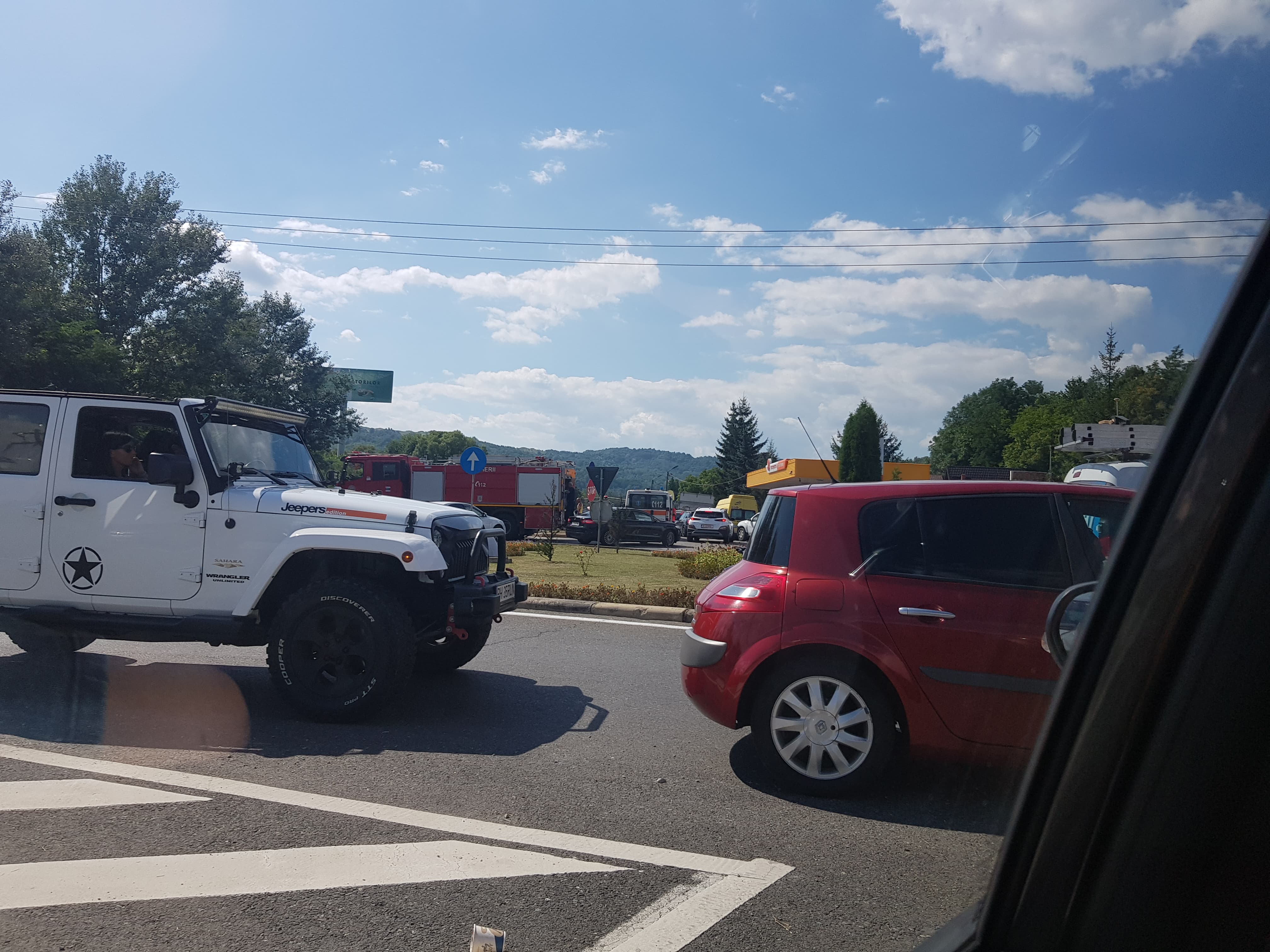 Trafic blocat pe DN 1, pe sensul spre Braşov, în urma unui accident soldat cu trei victime